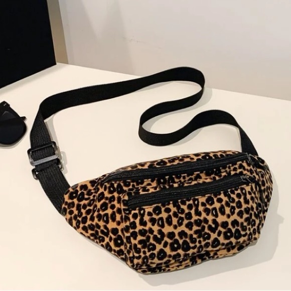 💙 Women’s Leopard Print Double Front Pockets Adjustable Strap Fanny Pack - Picture 5 of 10